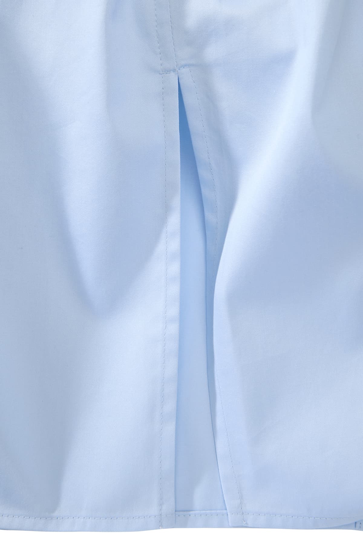 https://a.storyblok.com/f/199965/1200x1800/a1f6cffdc5/oversized_shirt_light-blue_detalj3.jpg