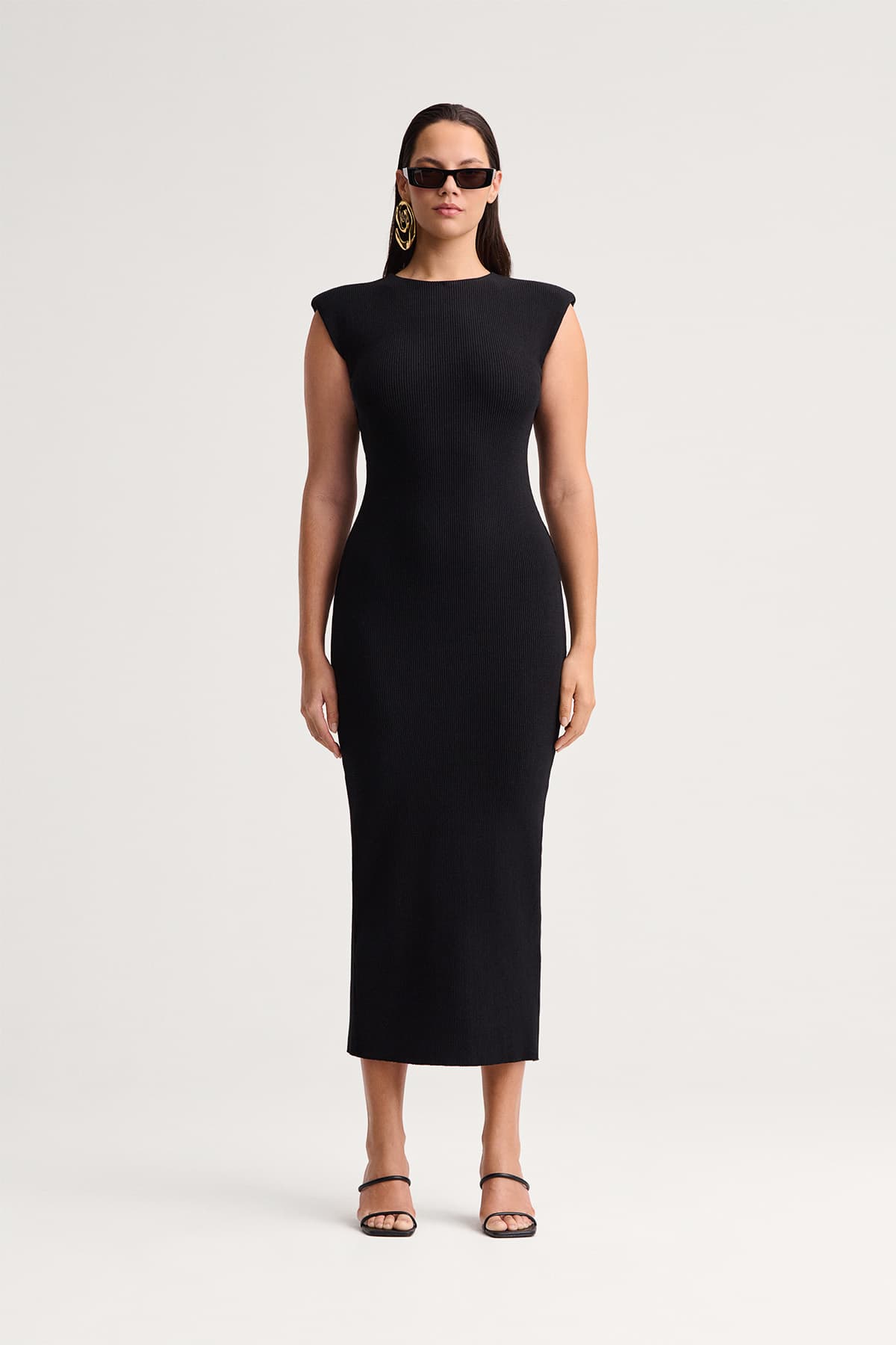 https://a.storyblok.com/f/199965/1200x1800/d7389aa9cc/allora-dress-black.jpg